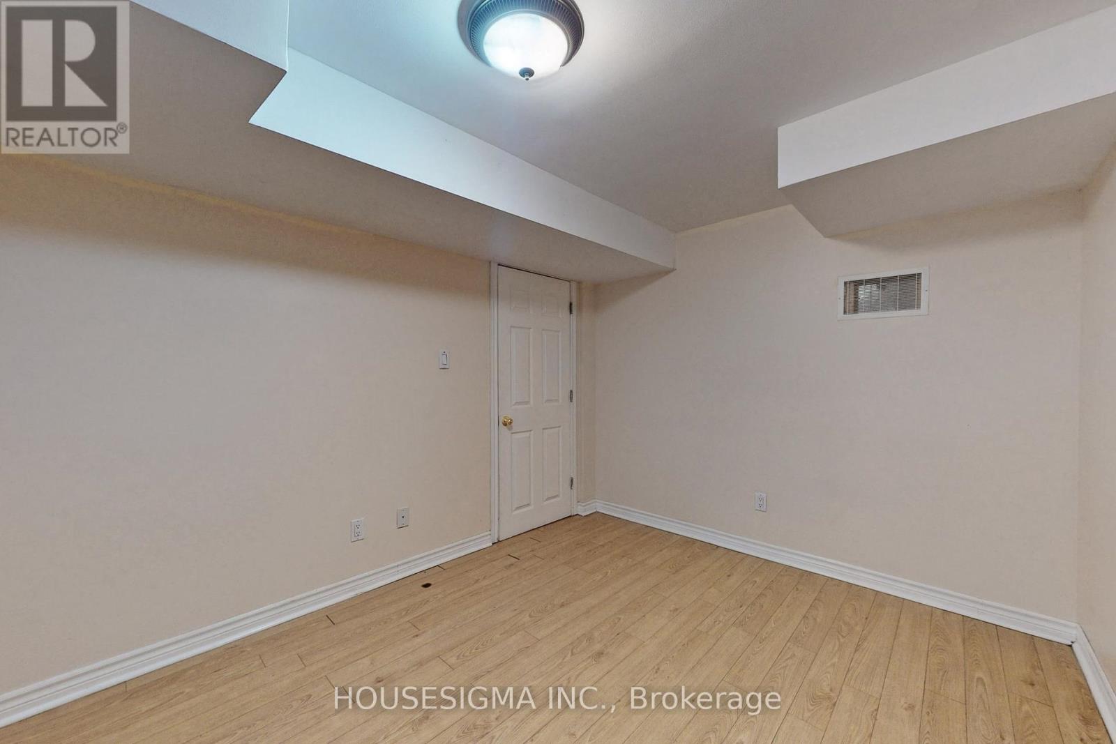 Lower - 38 Estoril Street, Richmond Hill, Ontario  L4C 0B6 - Photo 11 - N12180614