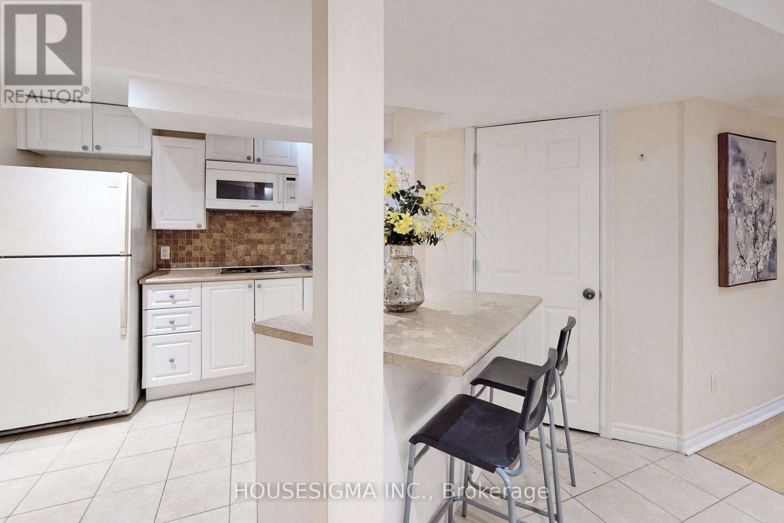 Lower - 38 Estoril Street, Richmond Hill, Ontario  L4C 0B6 - Photo 2 - N12180614