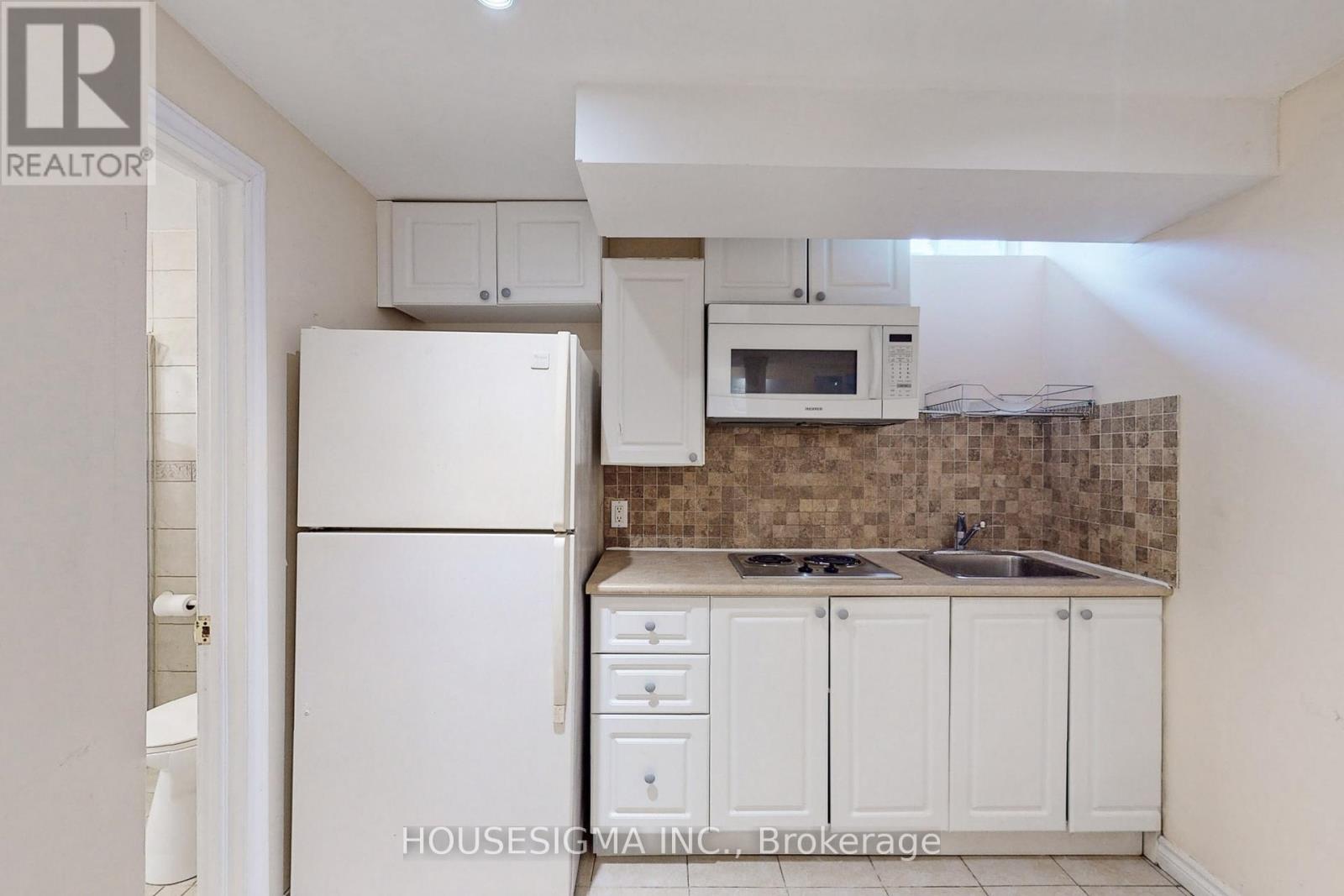 Lower - 38 Estoril Street, Richmond Hill, Ontario  L4C 0B6 - Photo 3 - N12180614