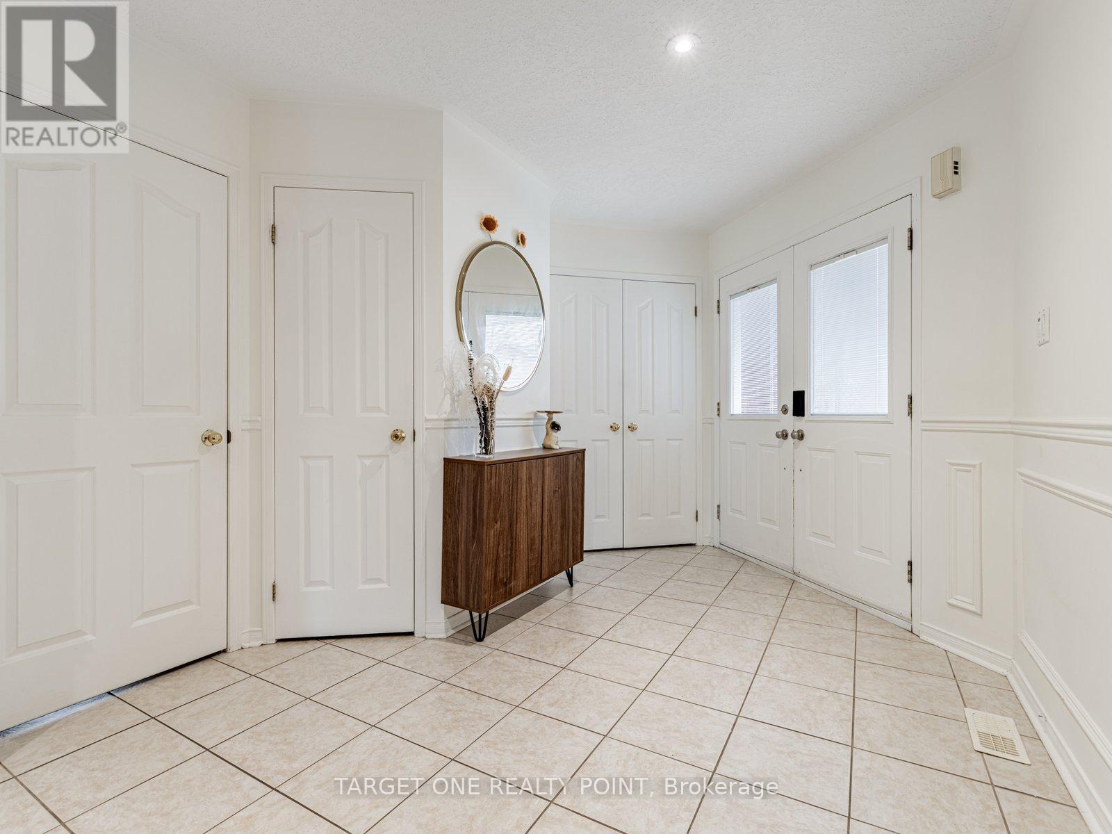 36 Prince Drive, Bradford West Gwillimbury (Bradford), Ontario  L3Z 3B7 - Photo 2 - N12180635