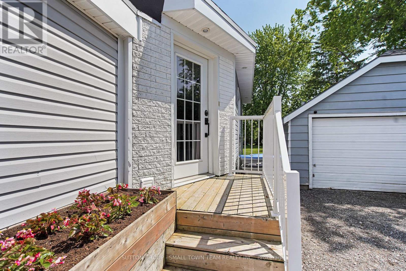 83 John Street W, South Huron, Ontario  N0M 1S1 - Photo 4 - X12180713