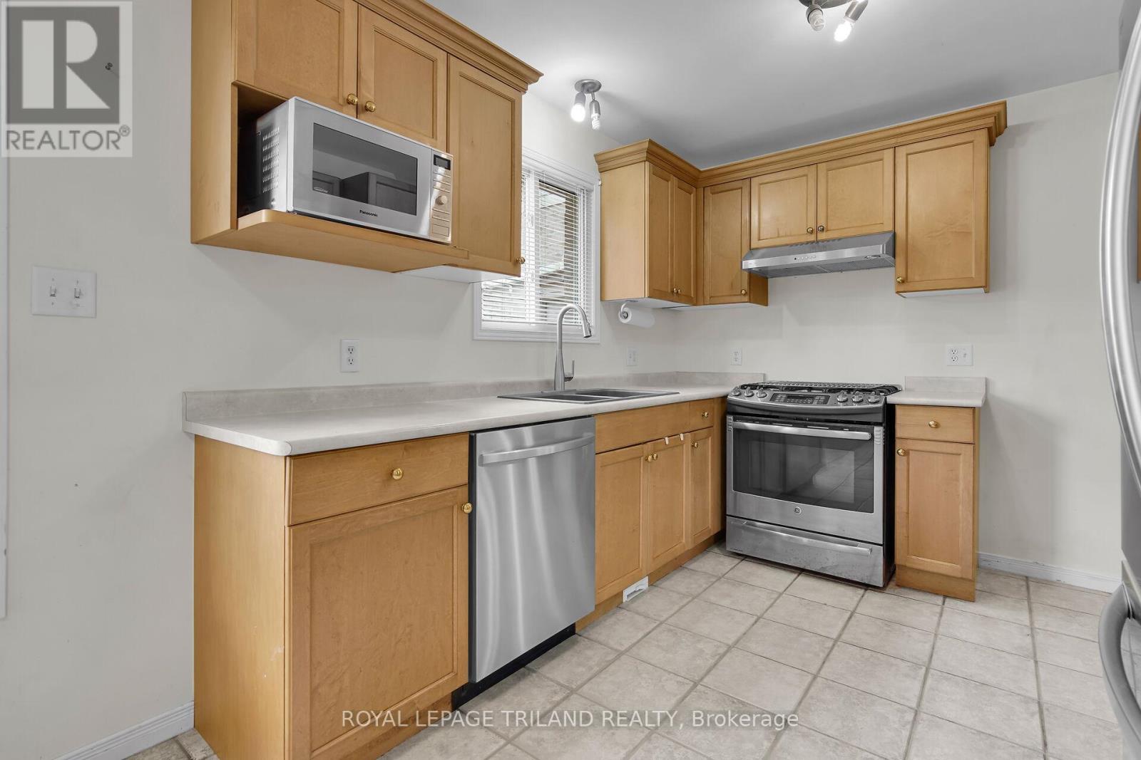 1204 Darnley Boulevard, London South, Ontario  N6M 1J4 - Photo 6 - X12180737