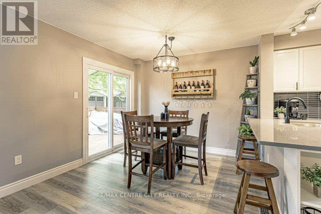 Photo 10 of 40 for 528 Sprucewood Drive