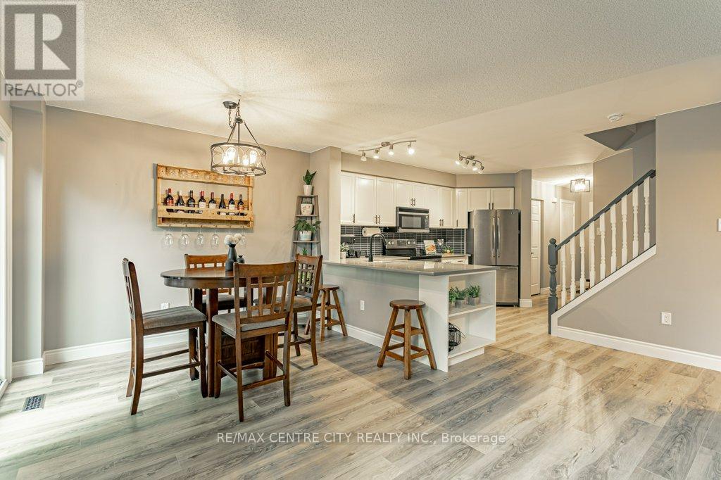 Photo 11 of 40 for 528 Sprucewood Drive