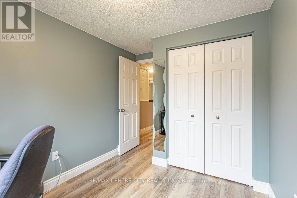 Photo 22 of 40 for 528 Sprucewood Drive