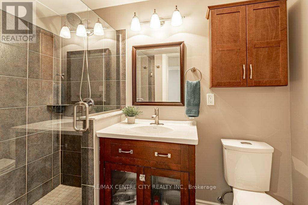 Photo 26 of 40 for 528 Sprucewood Drive