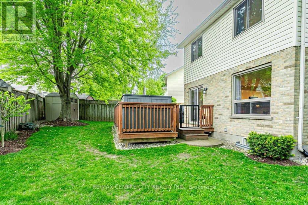 Photo 29 of 40 for 528 Sprucewood Drive