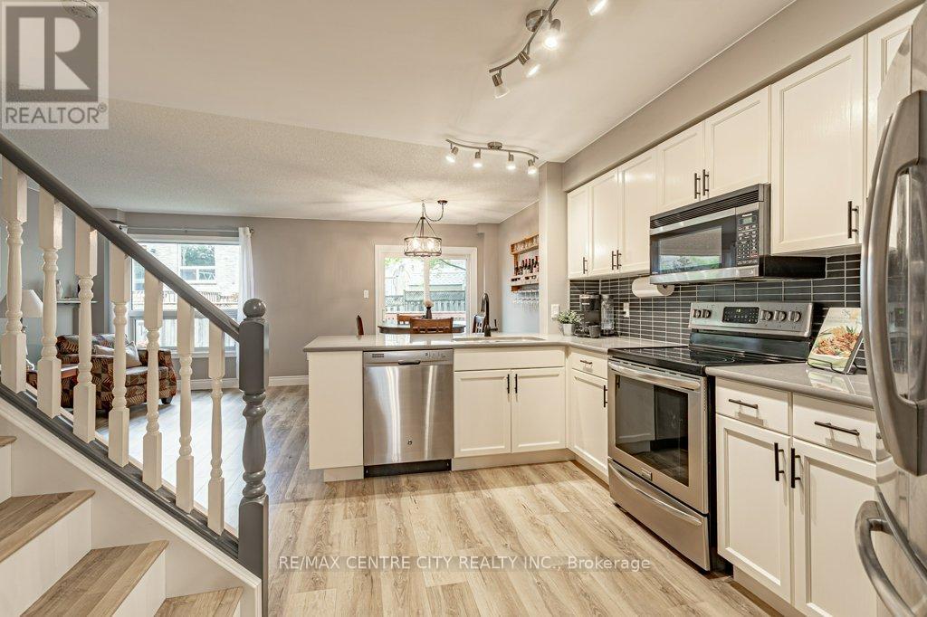 Photo 6 of 40 for 528 Sprucewood Drive