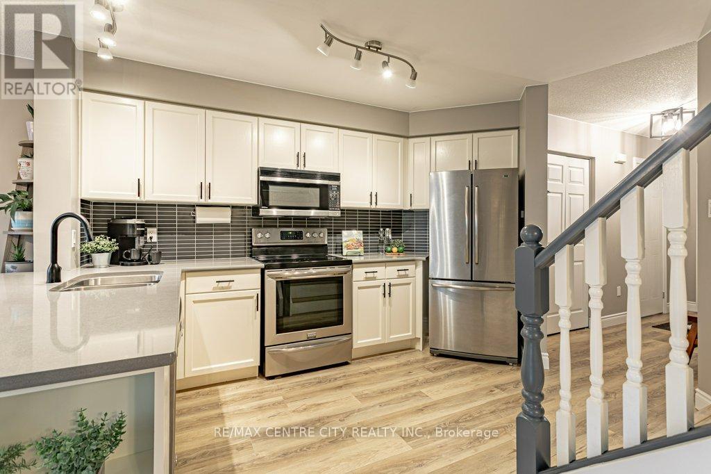 Photo 7 of 40 for 528 Sprucewood Drive