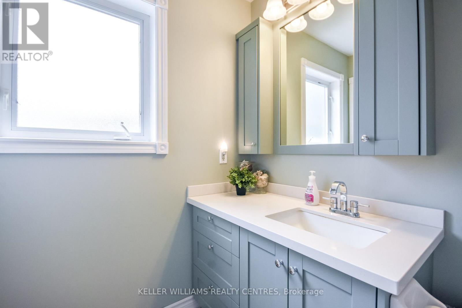 218 Lamont Court, Clearview, Ontario  L0M 1S0 - Photo 19 - S12180640