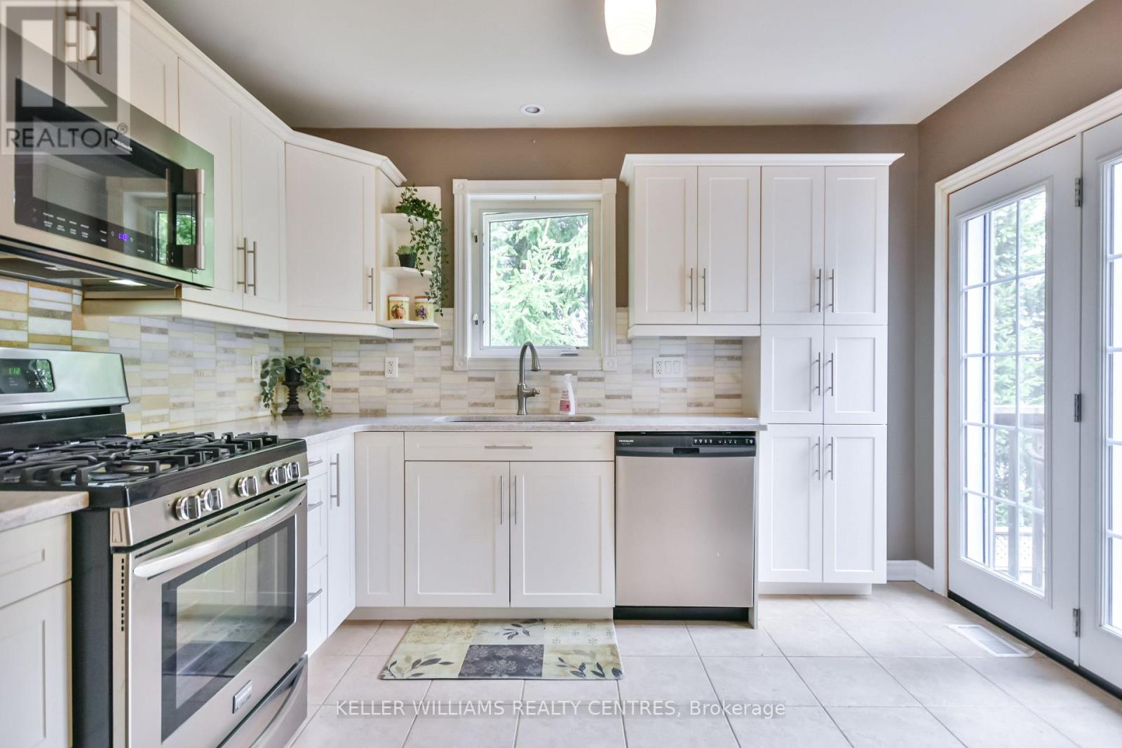 218 Lamont Court, Clearview, Ontario  L0M 1S0 - Photo 7 - S12180640