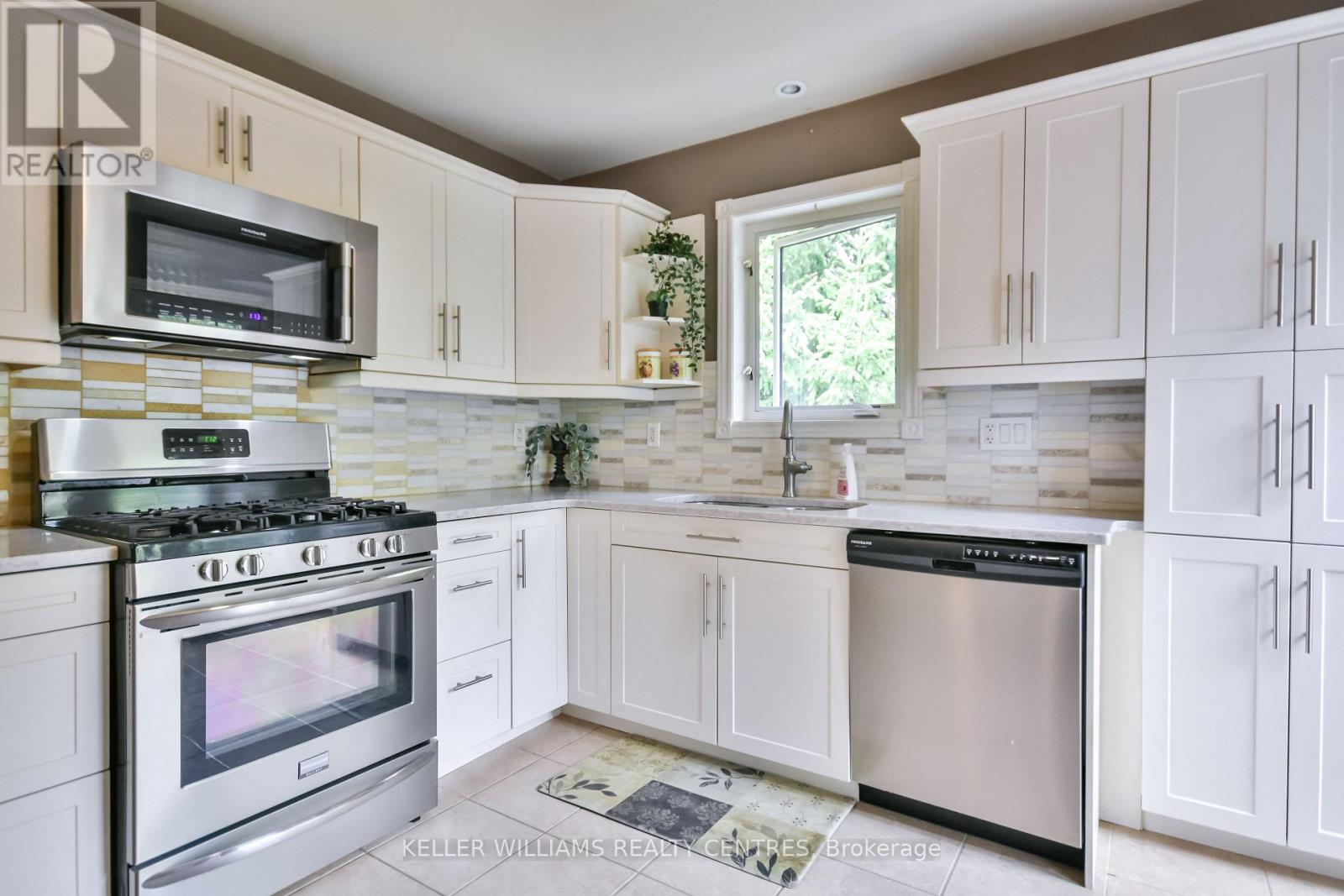 218 Lamont Court, Clearview, Ontario  L0M 1S0 - Photo 8 - S12180640