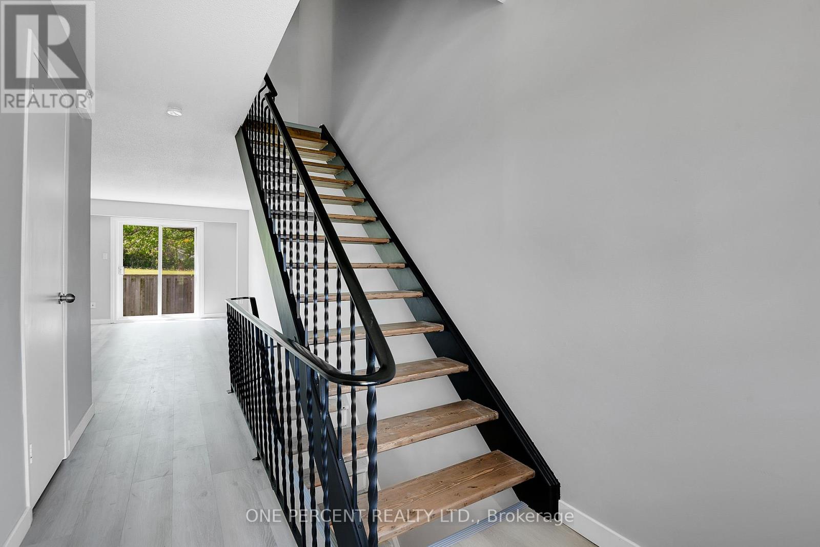 61 - 1837 Axminster Court, Ottawa, Ontario  K1C 1Z5 - Photo 6 - X12180693