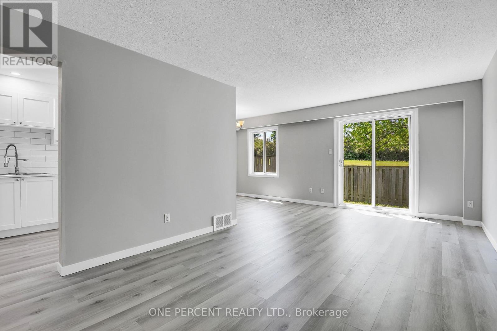 61 - 1837 Axminster Court, Ottawa, Ontario  K1C 1Z5 - Photo 8 - X12180693