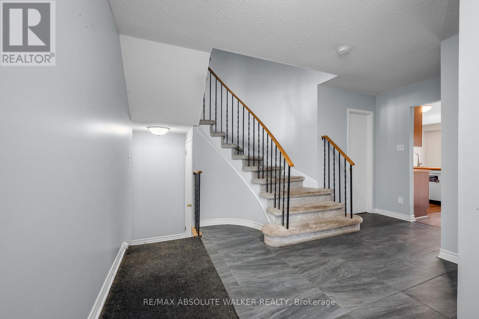 1760 Sunview Drive, Ottawa, Ontario  K1C 5B2 - Photo 11 - X12180747