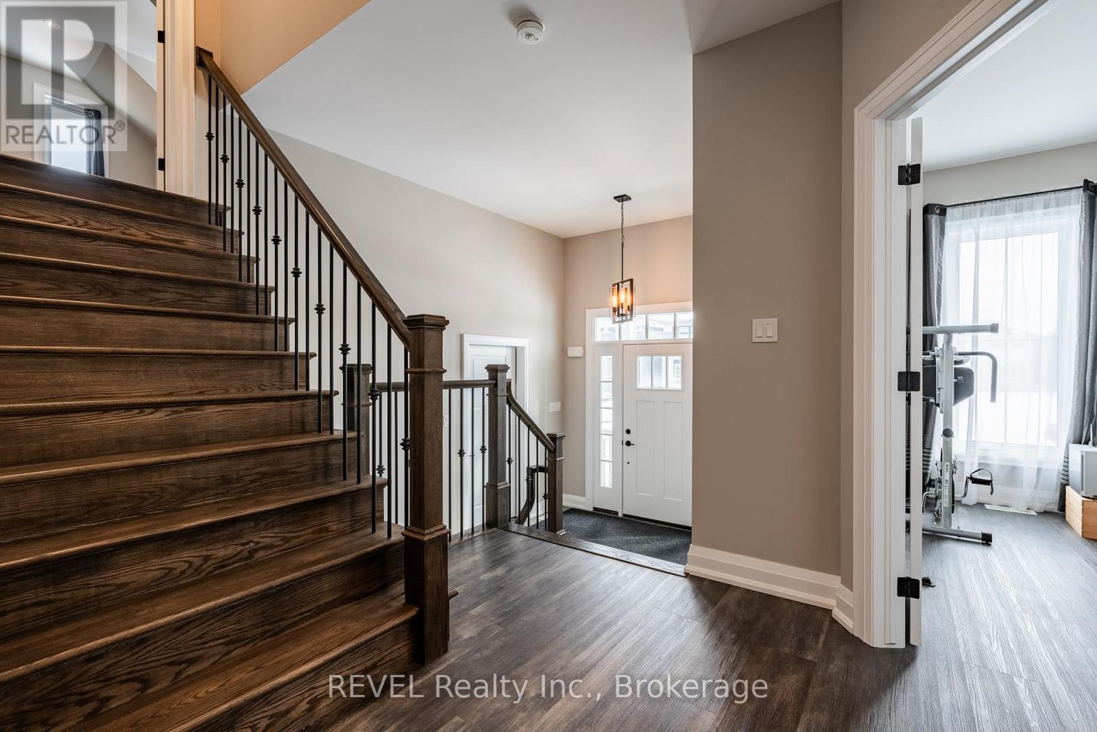 Property at 194 IVA STREET image 4