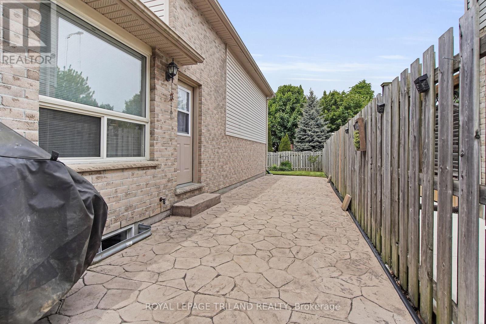 1204 Darnley Boulevard, London South, Ontario  N6M 1J4 - Photo 23 - X12180737