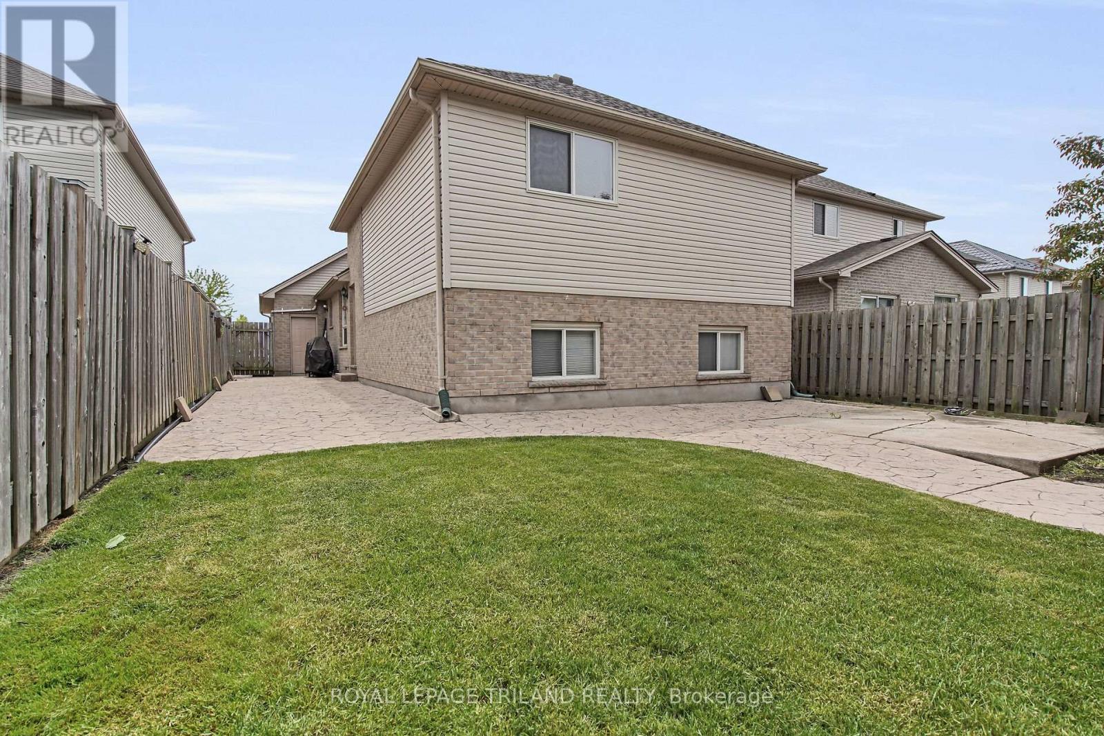 1204 Darnley Boulevard, London South, Ontario  N6M 1J4 - Photo 24 - X12180737