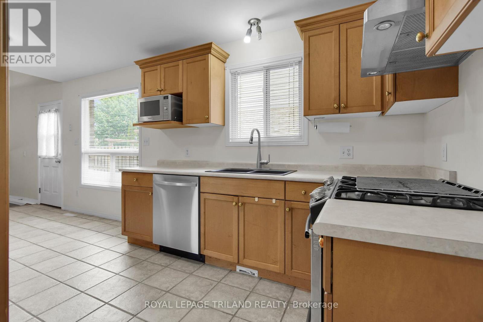1204 Darnley Boulevard, London South, Ontario  N6M 1J4 - Photo 5 - X12180737