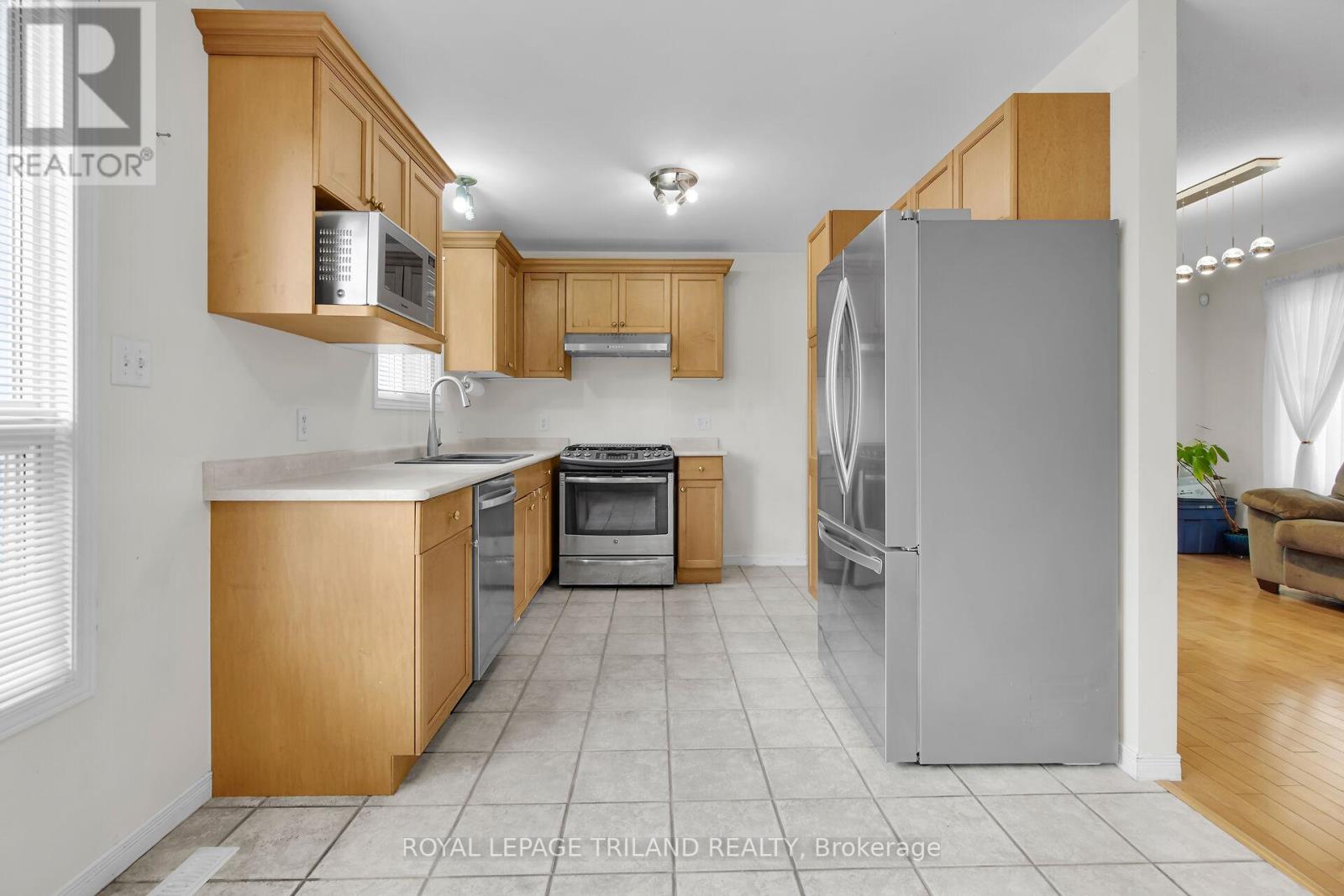 1204 Darnley Boulevard, London South, Ontario  N6M 1J4 - Photo 7 - X12180737