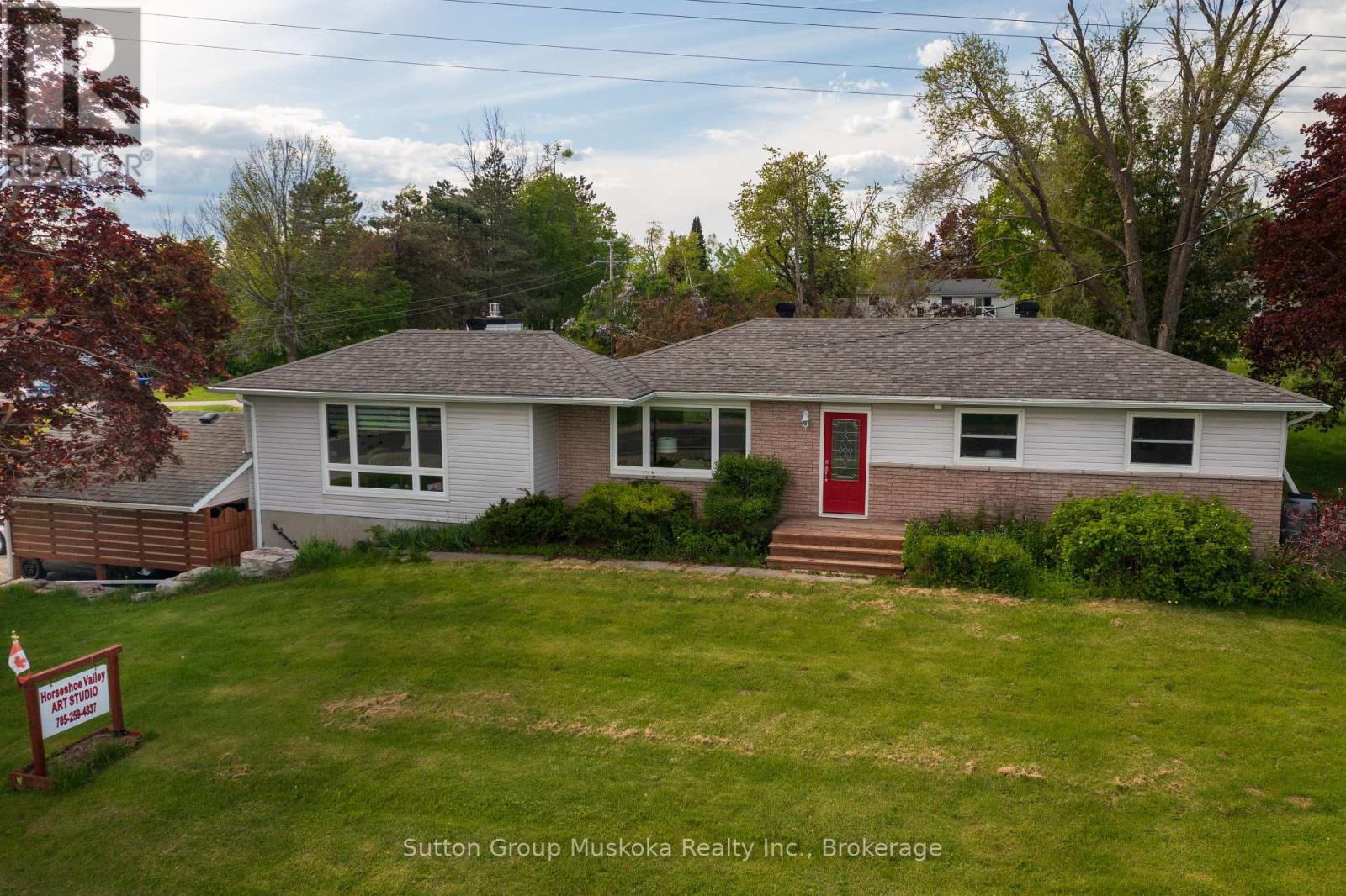 3 Edith Drive, Oro-Medonte, Ontario  L3V 0R3 - Photo 2 - S12180701