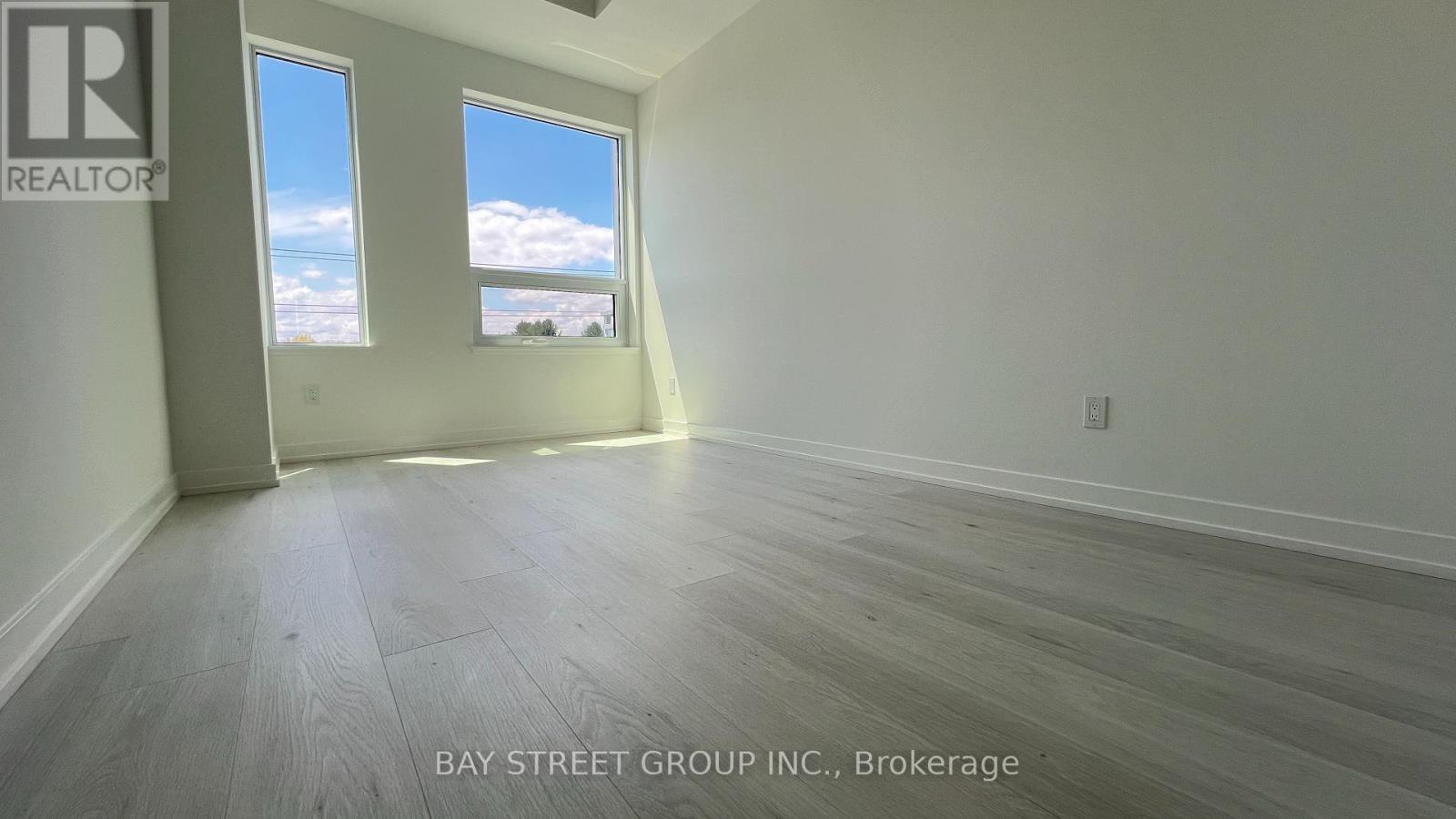 433 - 2501 Saw Whet Boulevard, Oakville, Ontario  L6M 5N2 - Photo 4 - W12180559