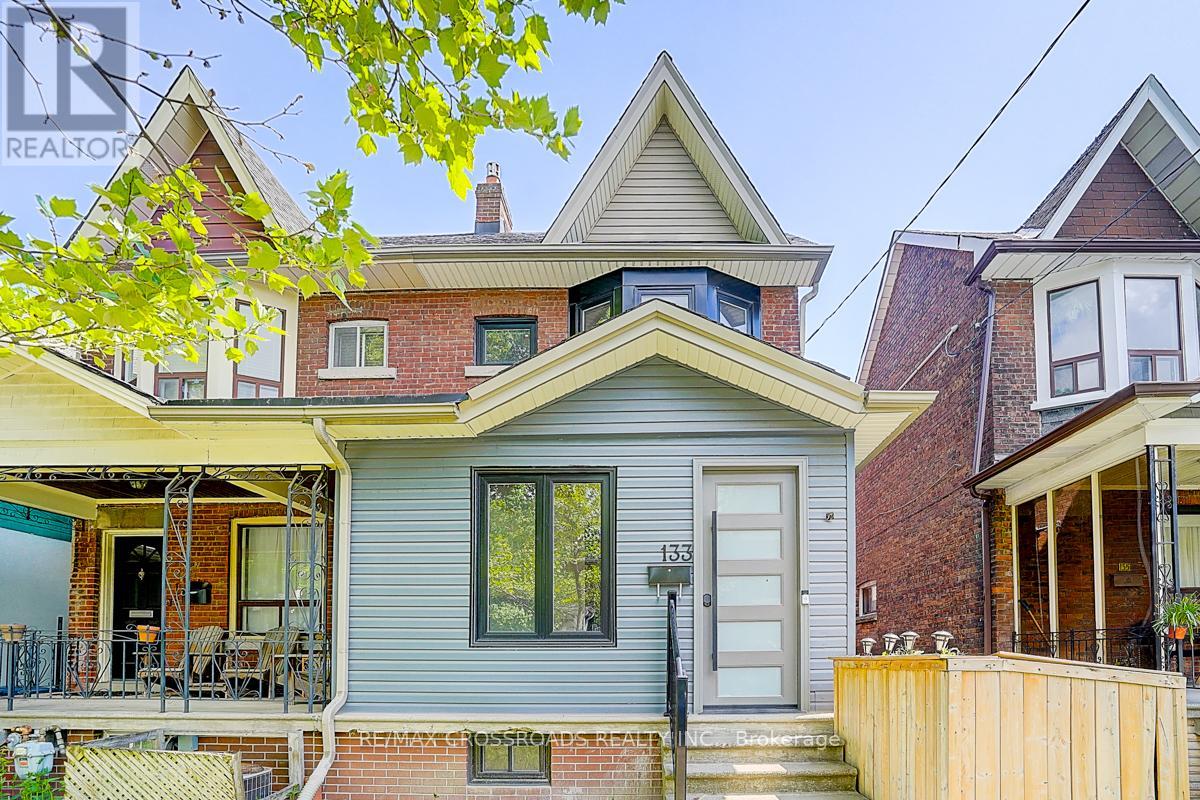 133 Yarmouth Road, Toronto (Dovercourt-Wallace Emerson-Junction), Ontario  M6G 1X3 - Photo 2 - W12180563