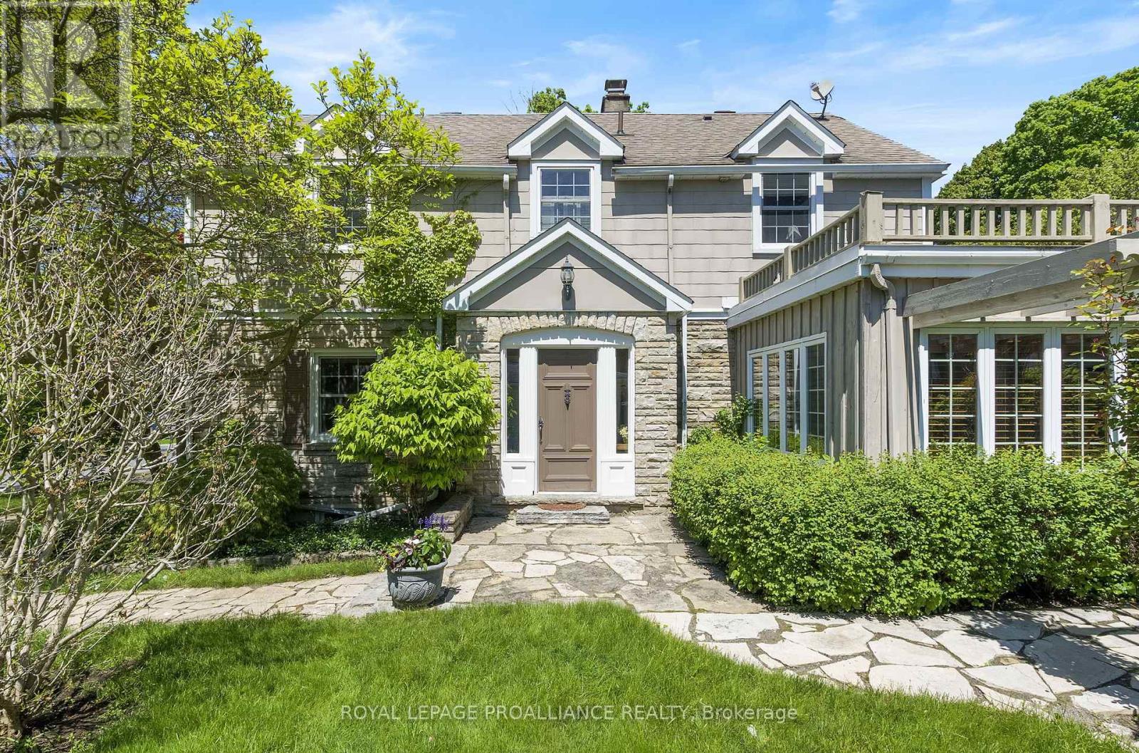 27 COCHRANE DRIVE, Brockville, Ontario