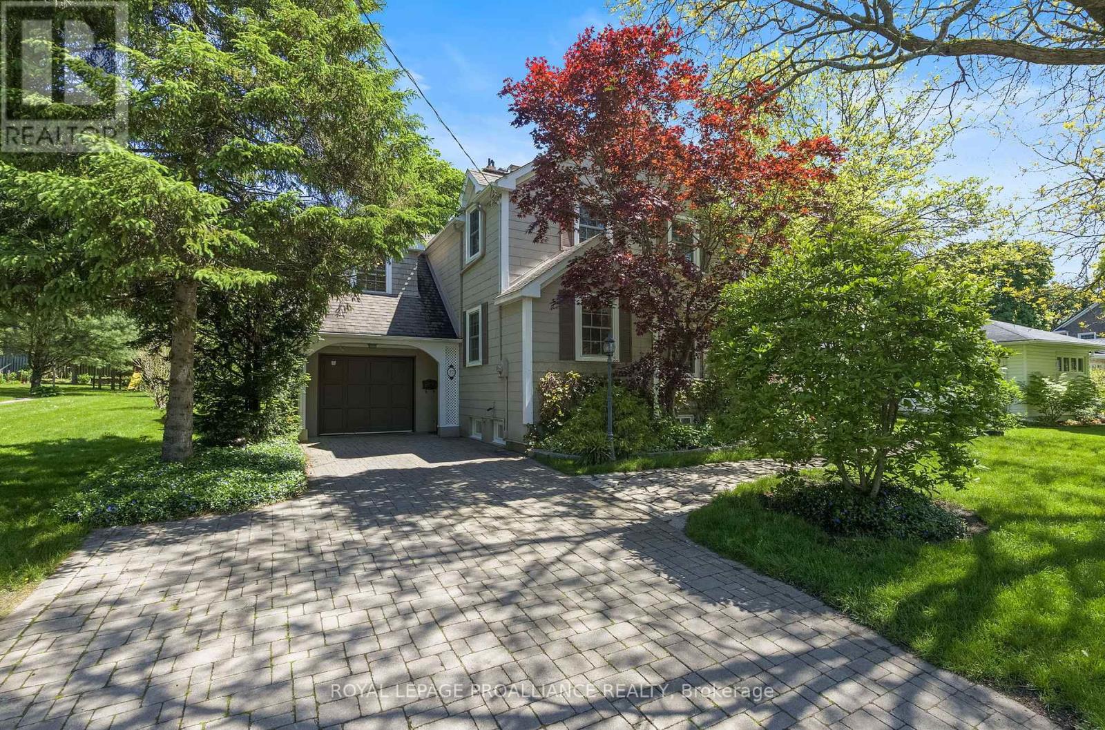 27 Cochrane Drive, Brockville, Ontario  K6V 2Y7 - Photo 2 - X12180754