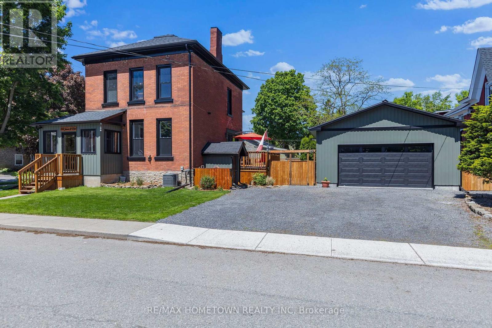 198 James Street W, Prescott, Ontario  K0E 1T0 - Photo 1 - X12180763