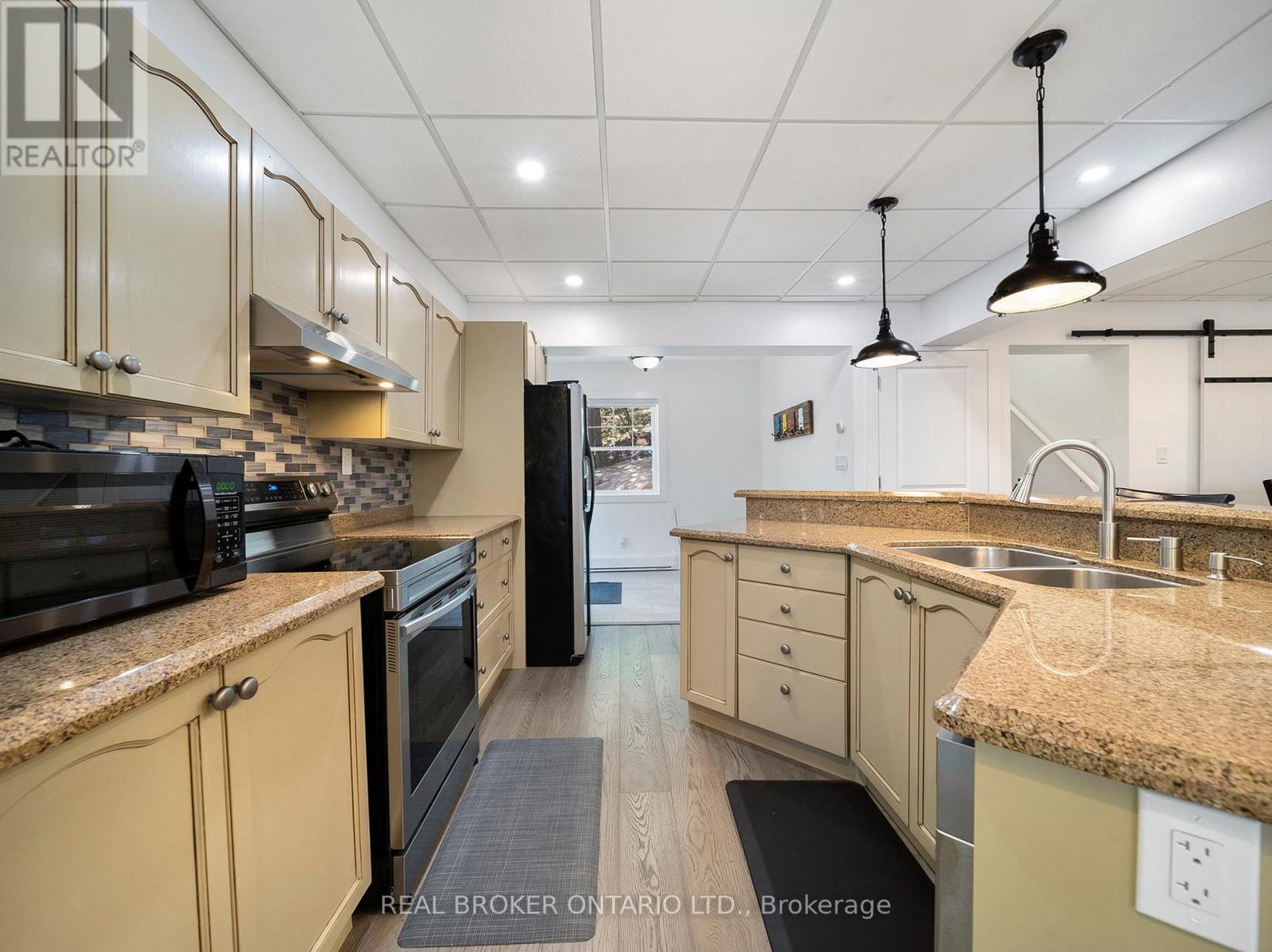 25 Ash Lane, Magnetawan, Ontario  P0A 1P0 - Photo 10 - X12180582