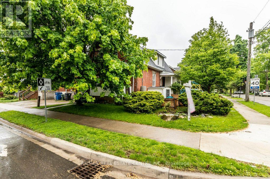 Property at 599 WOOLWICH STREET image 3