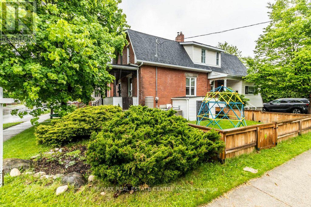 Property at 599 WOOLWICH STREET image 4