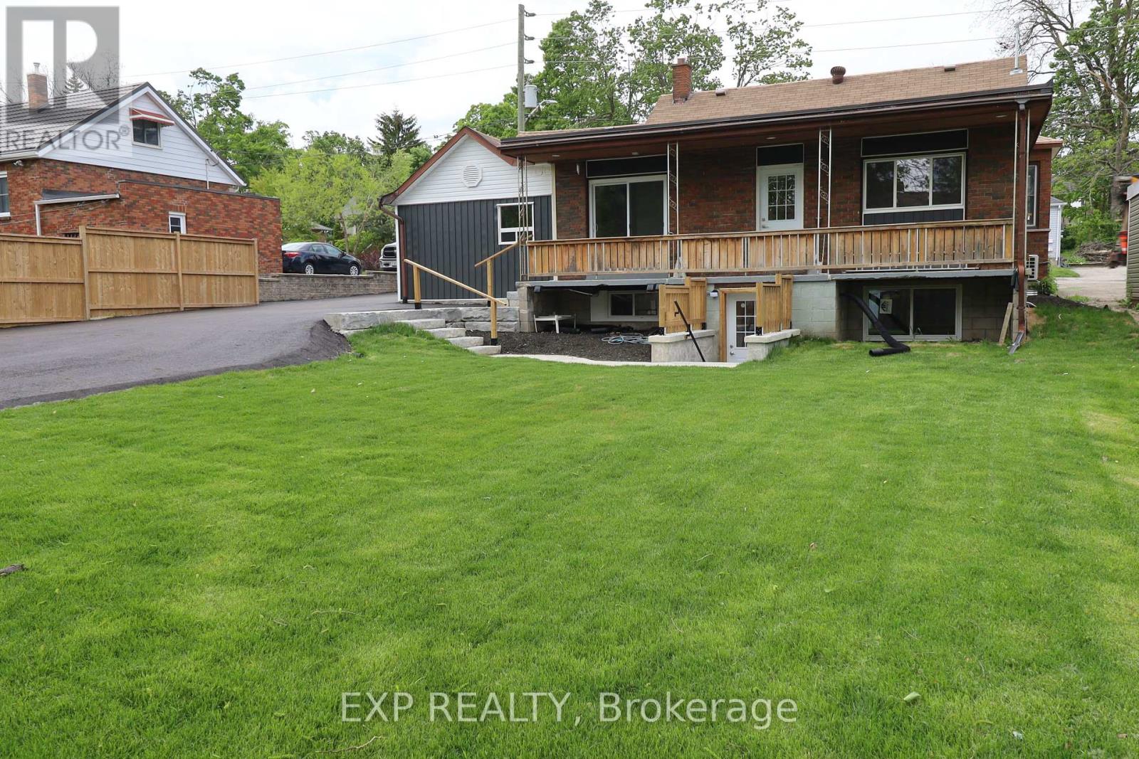 47 Grove Street E, Barrie (Wellington), Ontario  L4M 2N9 - Photo 1 - S11965245