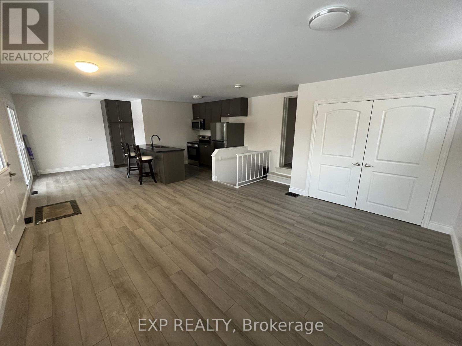 47 Grove Street E, Barrie (Wellington), Ontario  L4M 2N9 - Photo 3 - S11965245