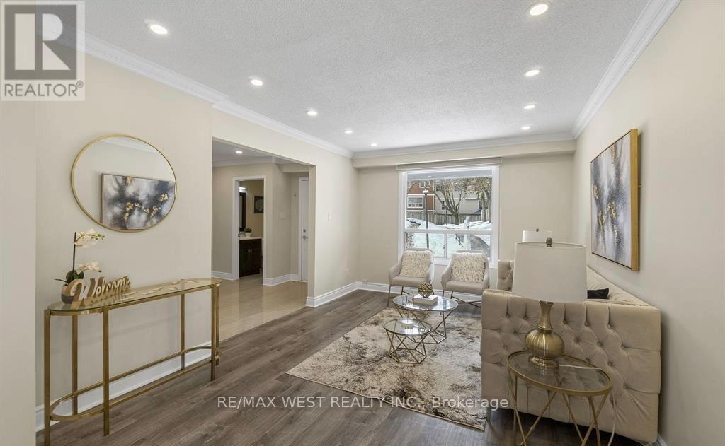 10 - 98 Falconer Drive, Mississauga, Ontario  L5N 1Y2 - Photo 3 - W12179528