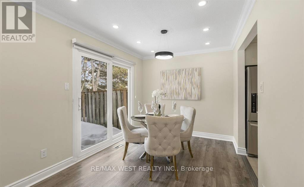10 - 98 Falconer Drive, Mississauga, Ontario  L5N 1Y2 - Photo 4 - W12179528