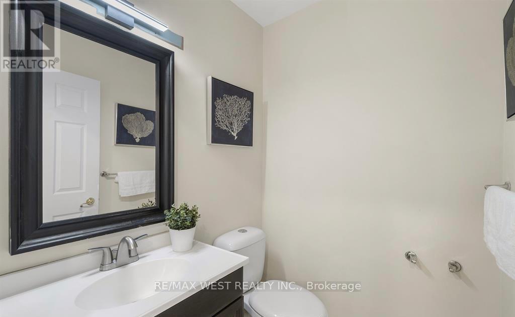 10 - 98 Falconer Drive, Mississauga, Ontario  L5N 1Y2 - Photo 8 - W12179528