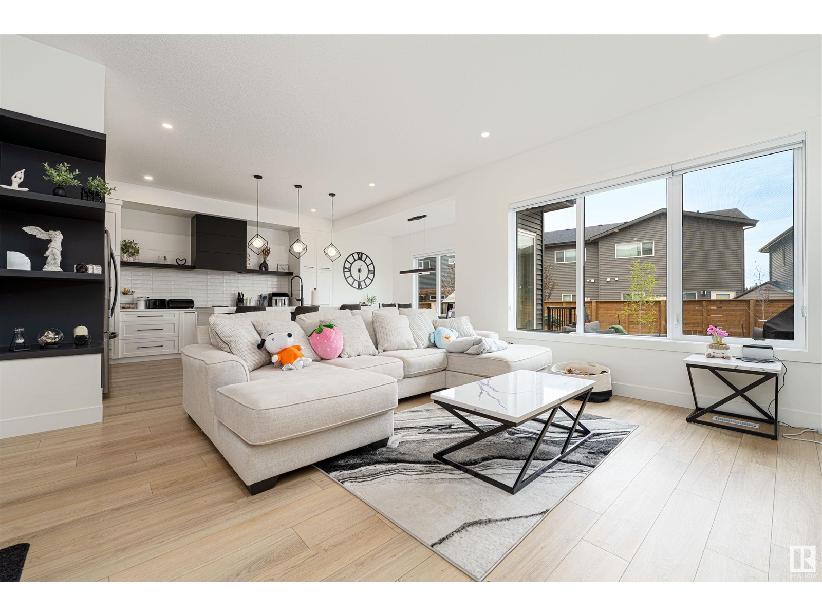 Property at 116 RANKIN DR image 3