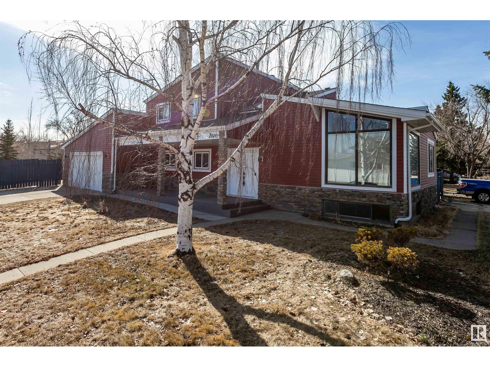 10503 25 Av Nw, Edmonton, Alberta  T6J 5E4 - Photo 2 - E4439058