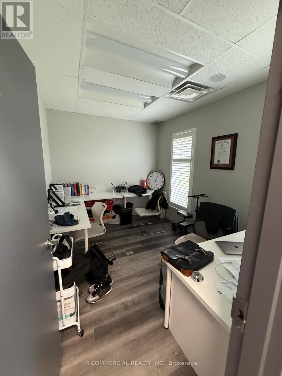 1182 Blair Road, Burlington, Ontario  L7M 1K9 - Photo 10 - W12179703
