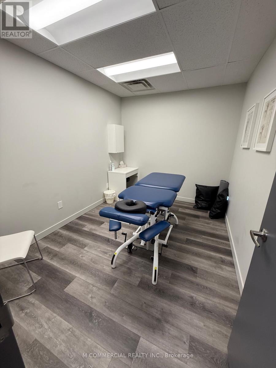 1182 Blair Road, Burlington, Ontario  L7M 1K9 - Photo 7 - W12179703