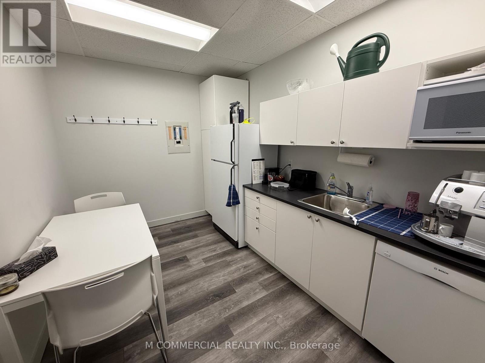 1182 Blair Road, Burlington, Ontario  L7M 1K9 - Photo 6 - W12179703