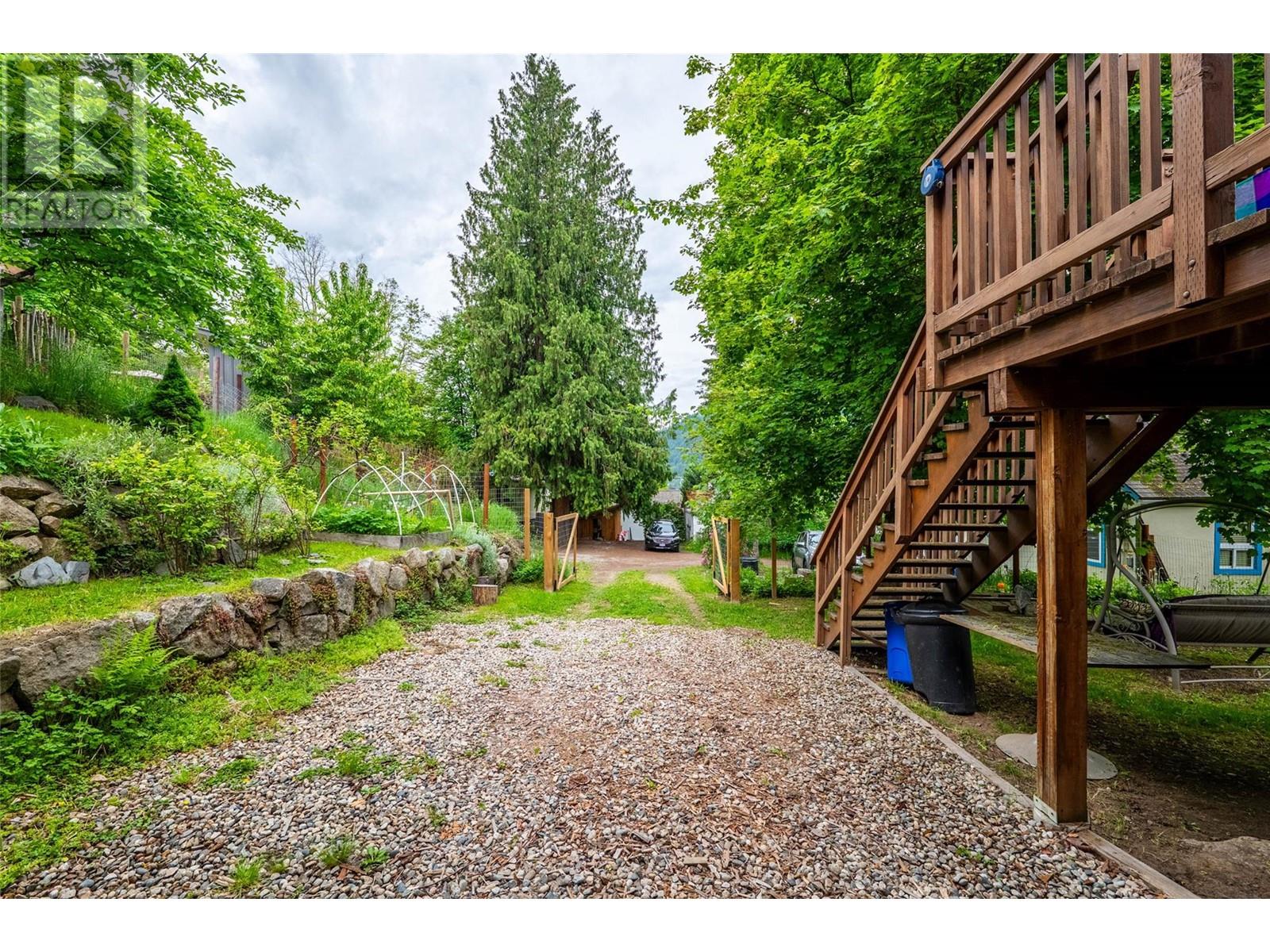 407 SIXTH Street, Nelson, BC V1L2Y2