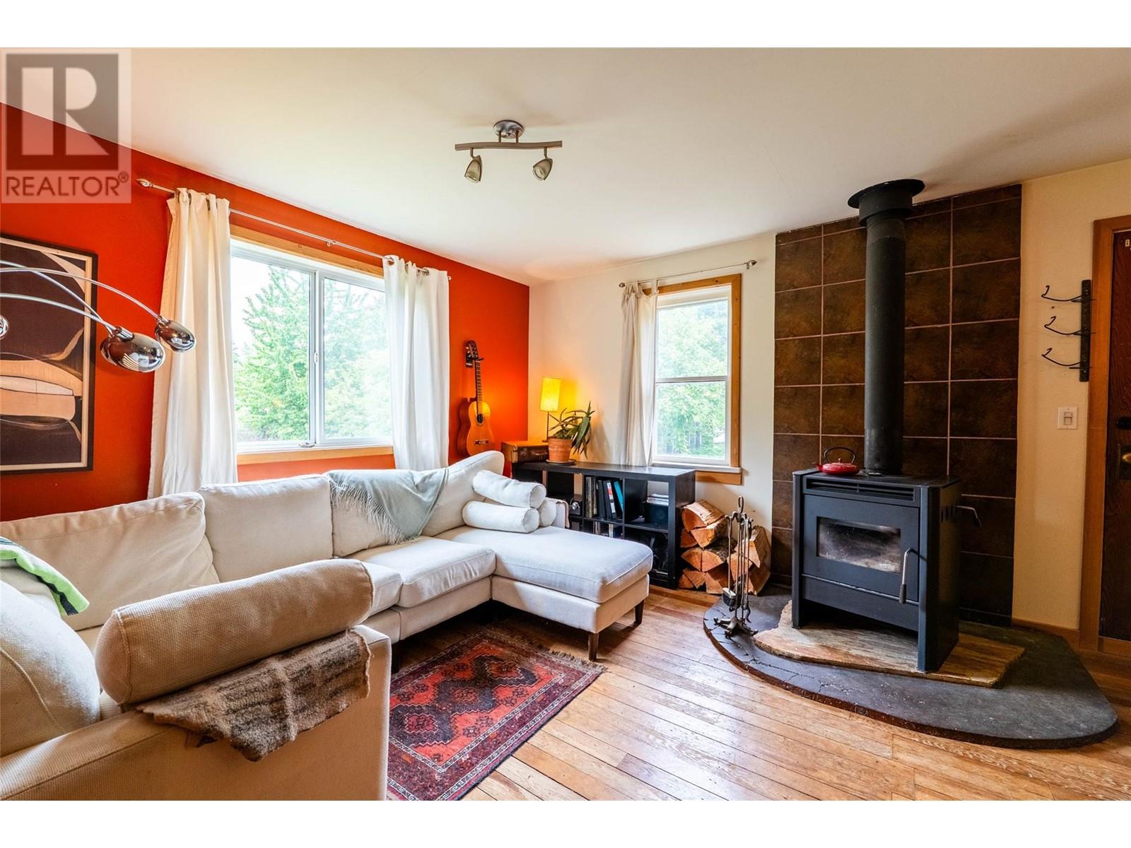 407 SIXTH Street, Nelson, BC V1L2Y2