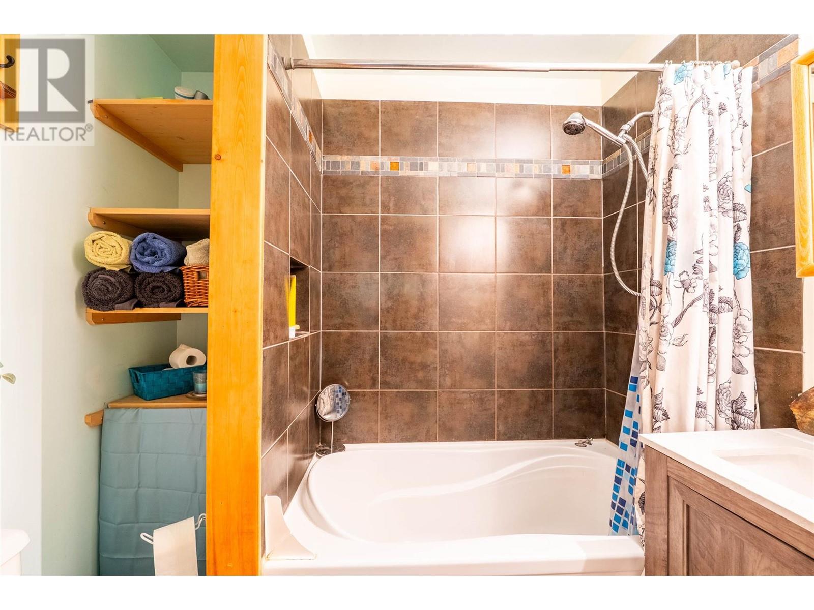 407 SIXTH Street, Nelson, BC V1L2Y2
