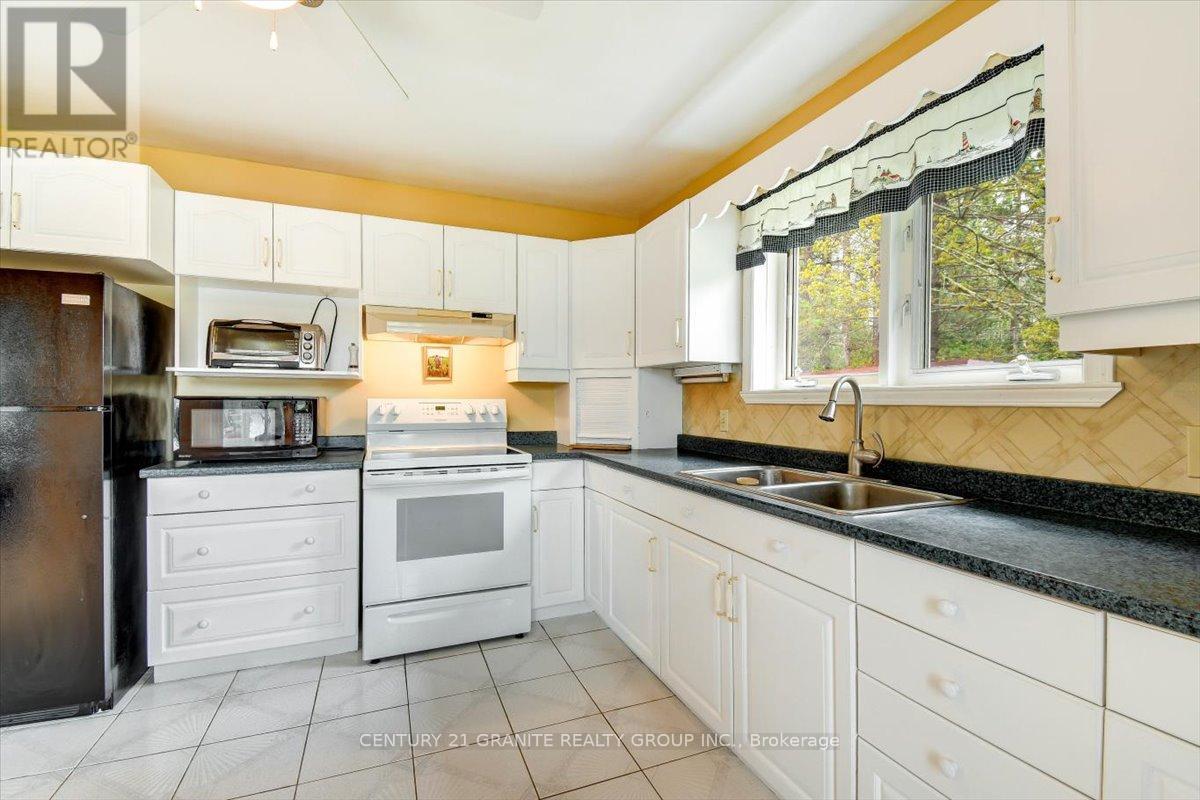 81 Macrae Lane, Hastings Highlands, Ontario K0L 2S0 - Photo 10 - X12180811
