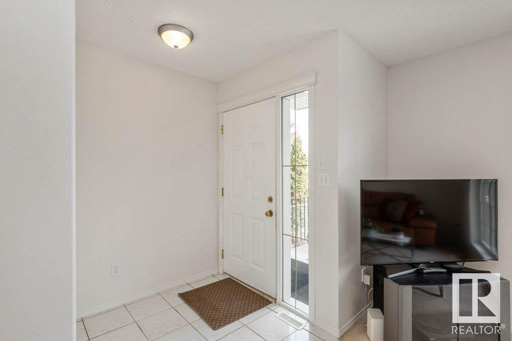 12818 72 St Nw, Edmonton, Alberta  T5C 0P5 - Photo 4 - E4439062