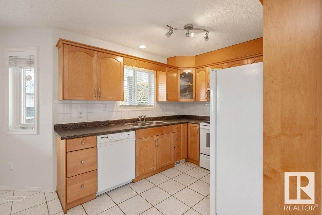 12818 72 St Nw, Edmonton, Alberta  T5C 0P5 - Photo 8 - E4439062