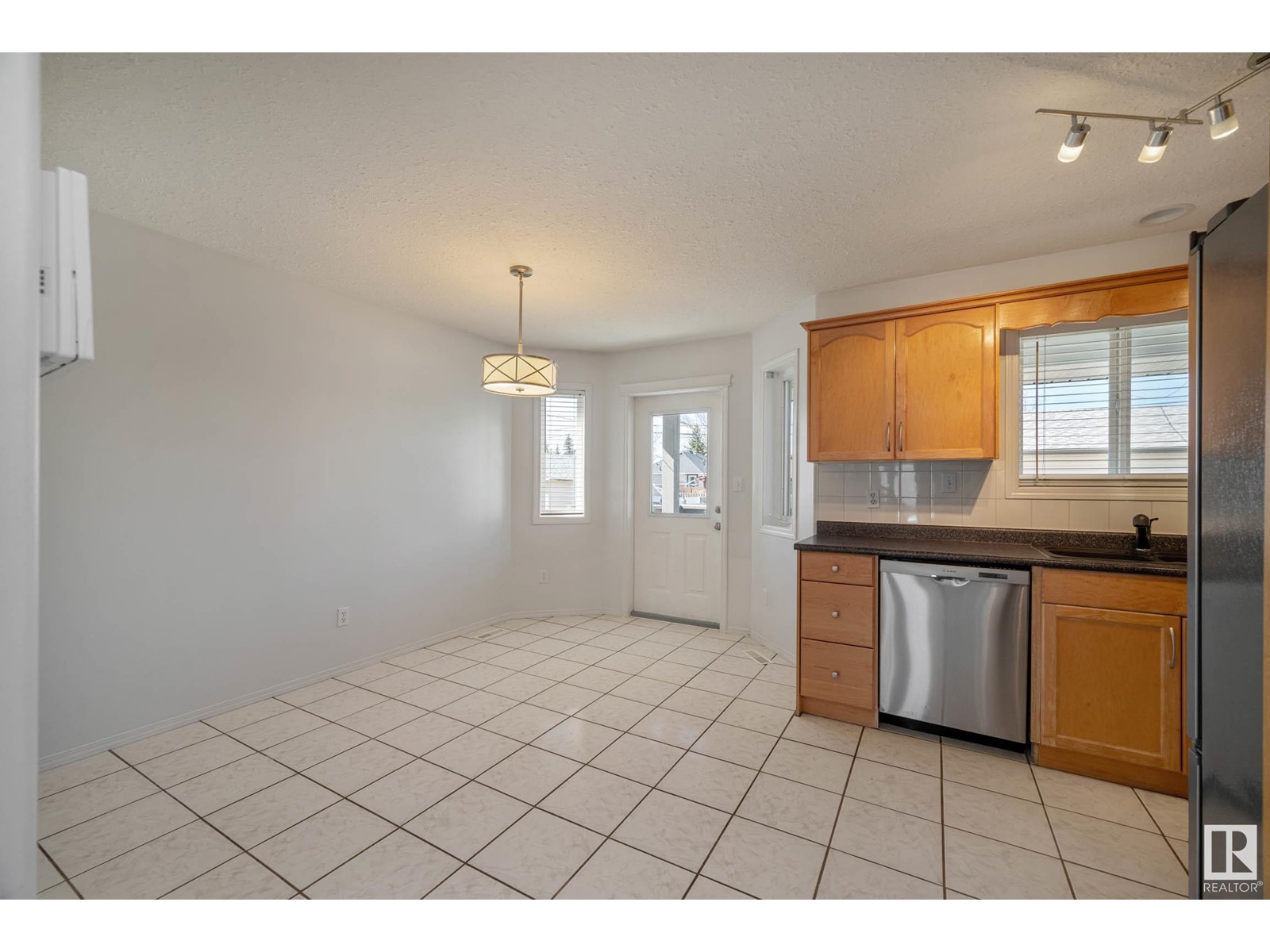 12816 72 St Nw, Edmonton, Alberta  T5C 0P5 - Photo 2 - E4439063